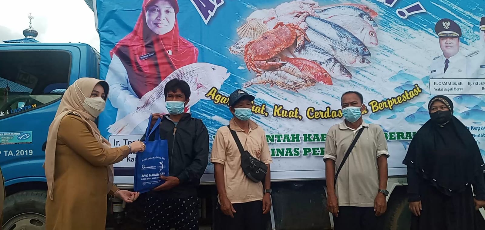 Peringati HUT Ikan Nasional Dinas Perikanan Bagikan Ikan Segar Ke 185