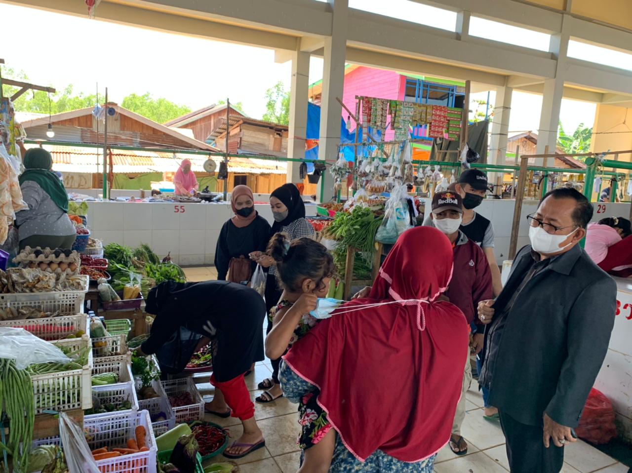 Wabub KTT Blusukan Kedalam Pasar Ajak Masyarakat Ikuti Vaksin