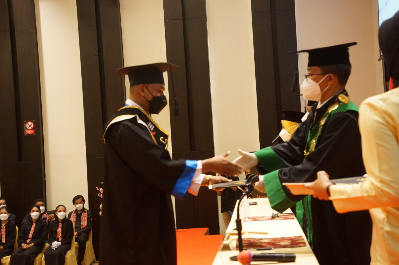 Wisuda Ke-1 Politeknik Sinar Mas Berau Coal Luluskan 20 Mahasiswa