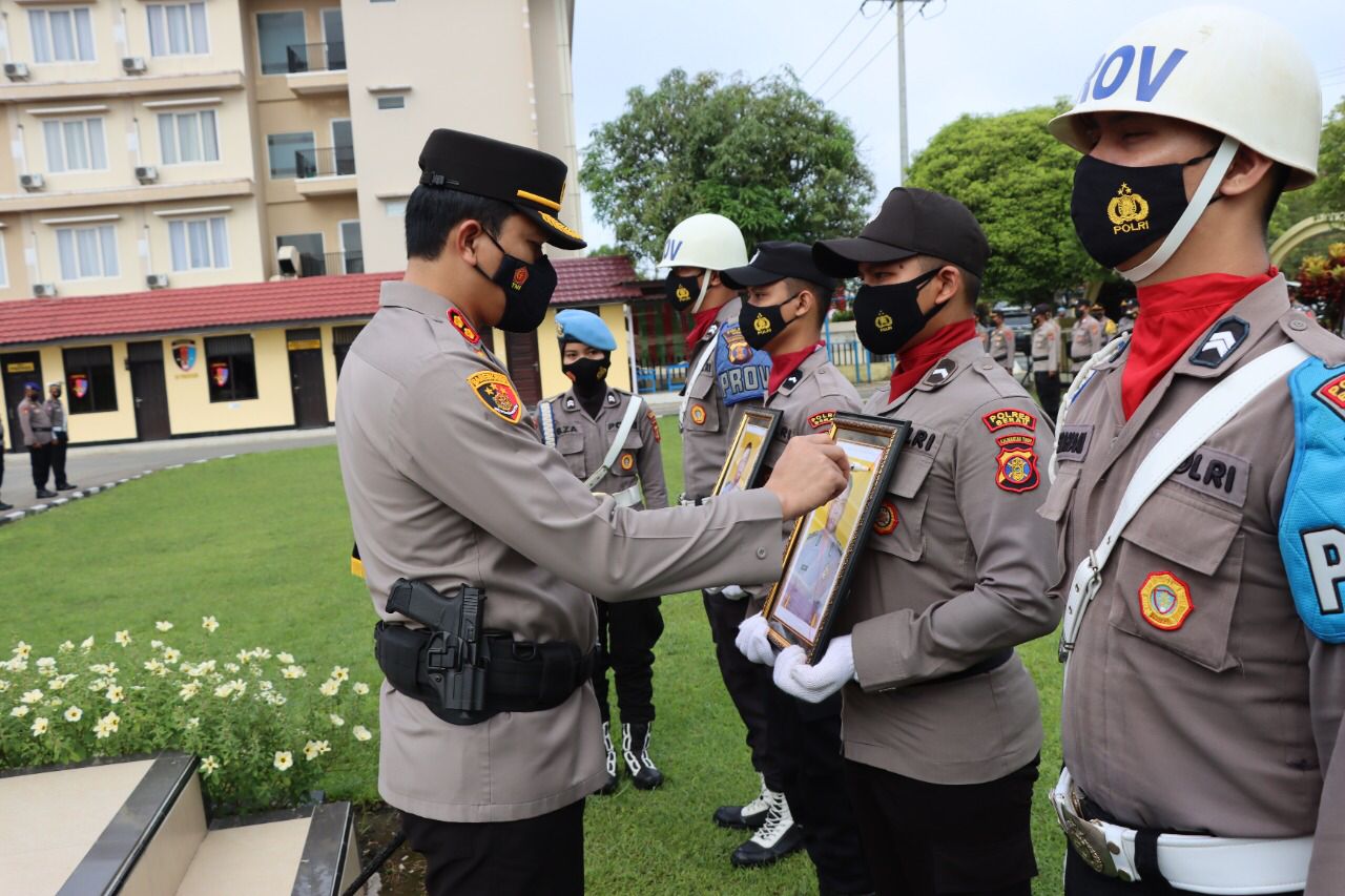 Menyalahgunakan Narkotika Dan Desersi, Dua Anggota Polres Berau Diberhentikan Tidak Hormat