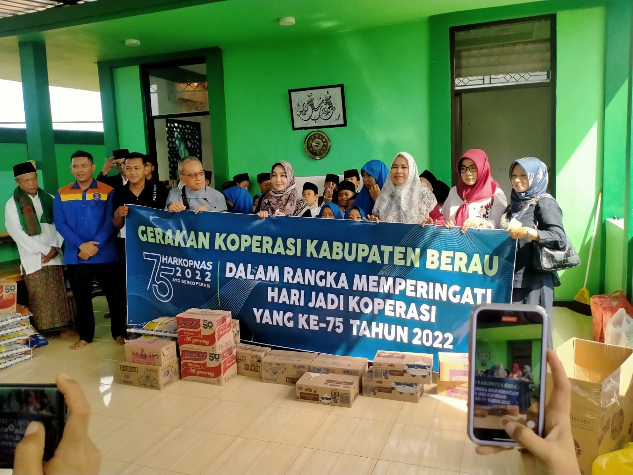 Bupati Berau Serahkan Bantuan Sembako Untuk Yayasan Rumah Anak Indonesia