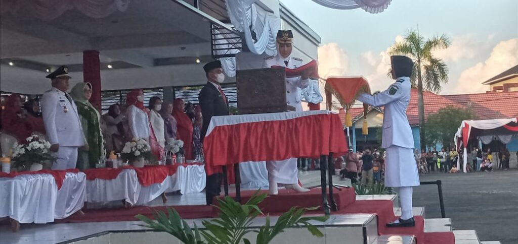 Upacara Tahun Kemerdekaan Ri Selesai Bendera Merah Putih Di Lapangan Pemuda Diturunkan