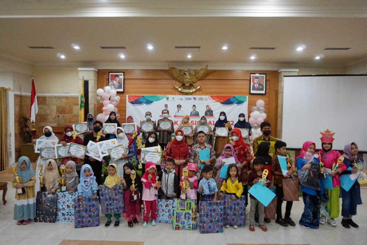 Puncak Hari Anak Nasional 2022, Pemkab Berau Berikan Penghargaan Sekolah Ramah Anak