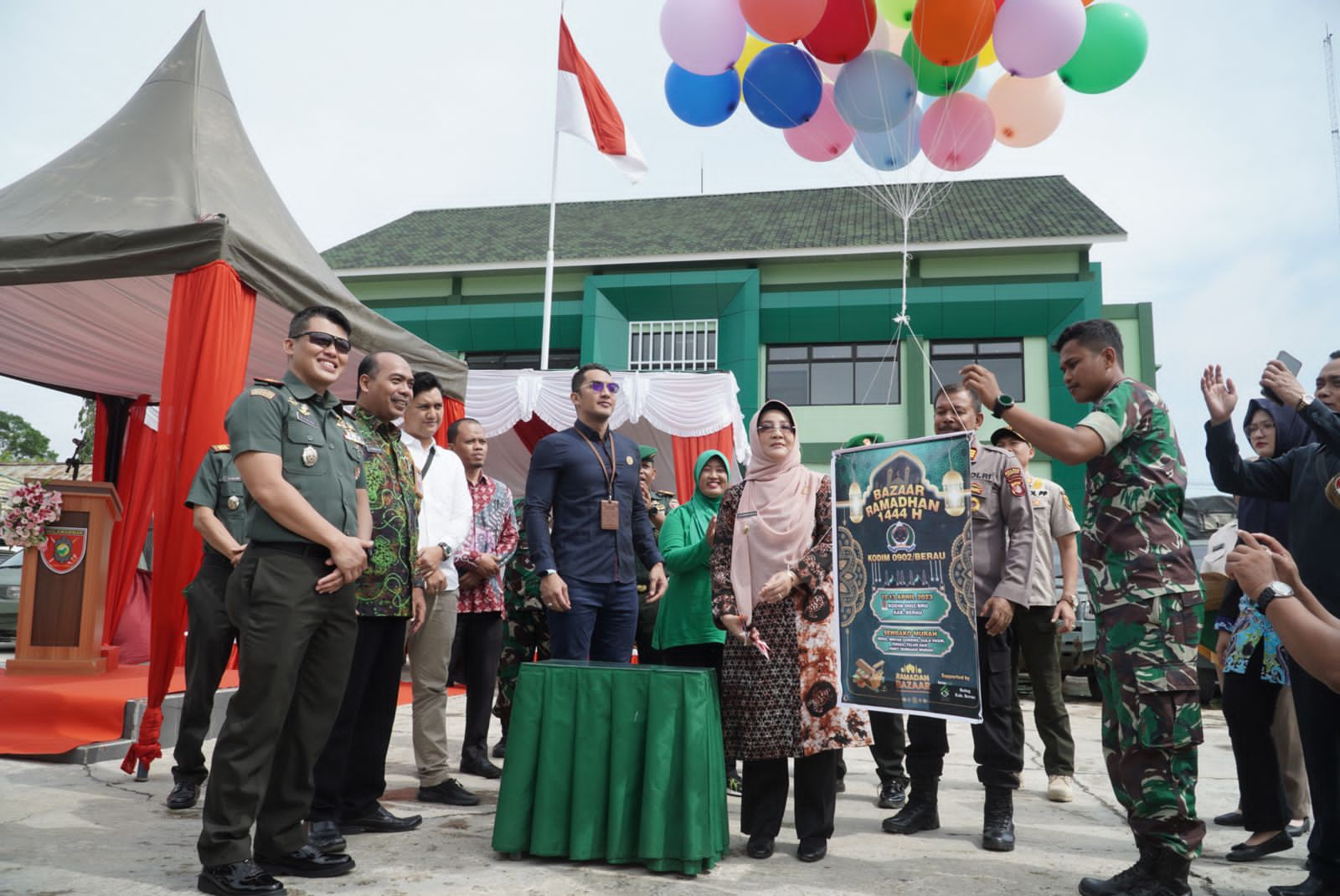 Bupati Sri Juniarsih Buka Bazar Ramadhan Kodim 0902 Berau