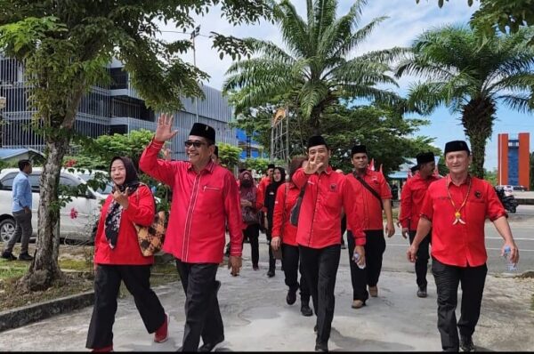 DPC PDI Perjuangan Kabupaten Bulungan long march menuju KPUD Bulungan