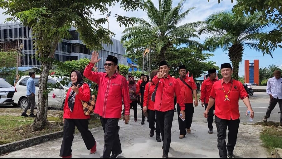 DPC PDI Perjuangan Kabupaten Bulungan long march menuju KPUD Bulungan