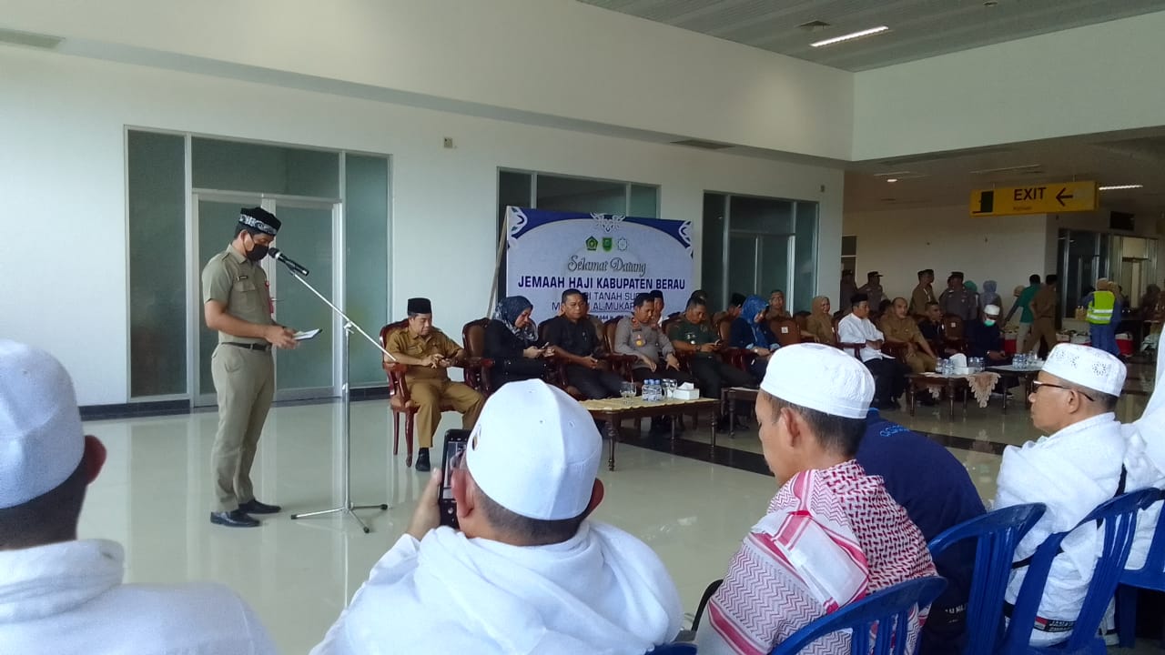 Pemkab Berau Menyambut Jamaah Haji Yang Tiba Di Bandara Kalimarau