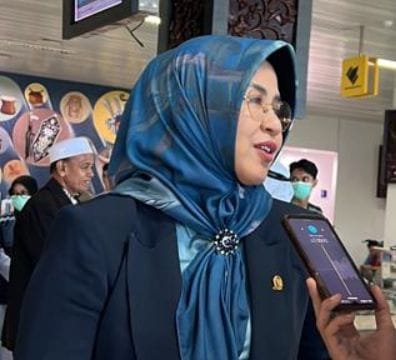 DPRD Berau Ikut Menyambut Kedatangan Jamaah Haji Berau Di Bandara Kalimarau