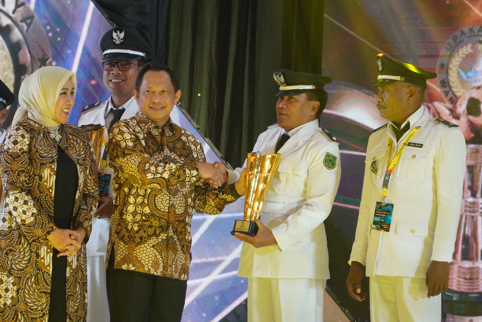 Juara Satu Lomba Desa Tingkat Nasional Regional III, Kepala Kampung Labanan Makarti Diundang Ke Istana Negara.