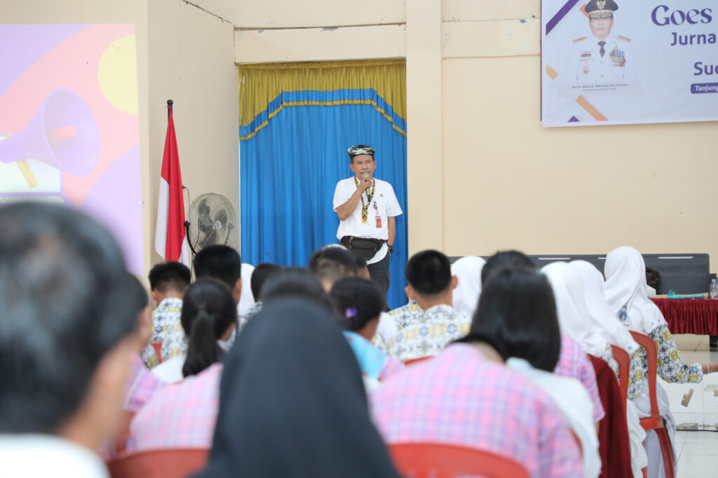 Ilham Zain Bagikan Pengalaman Jurnalistik di Tribun Kaltara Goes to School 2023