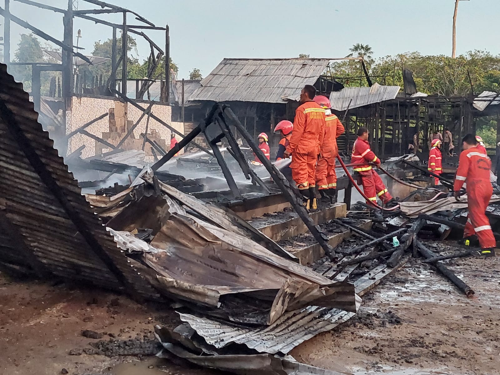 Diduga Korsleting, Tiga Rumah Ludes Terbakar