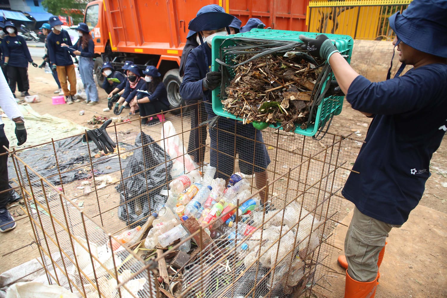 Tiga Lembaga Audit Sampah di Sungai Ciliwung