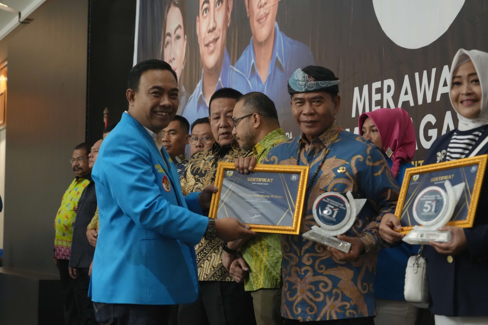 Gubernur Kaltara Terima Penghargaan Sebagai Tokoh Peduli Pemuda Indonesia