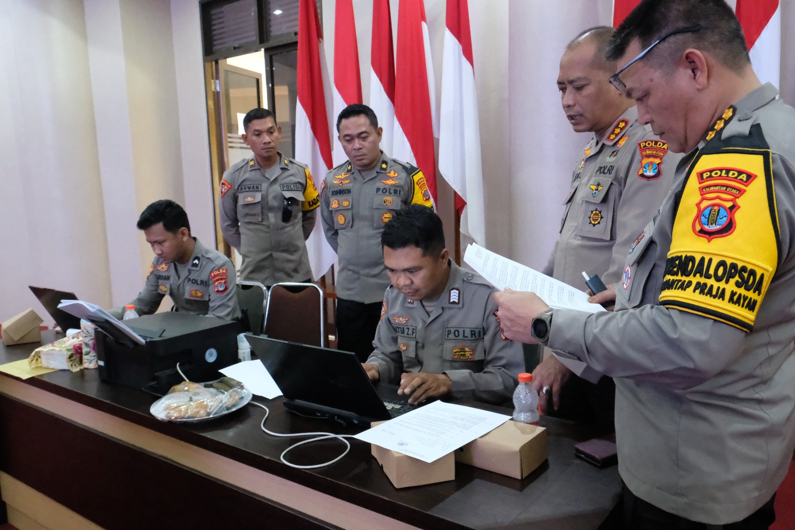 Personel OMP Kayan 2024 Polda Kaltara Mengikuti Zoom Olah Strategi Pada Pelaksanaan Pilkada 2024