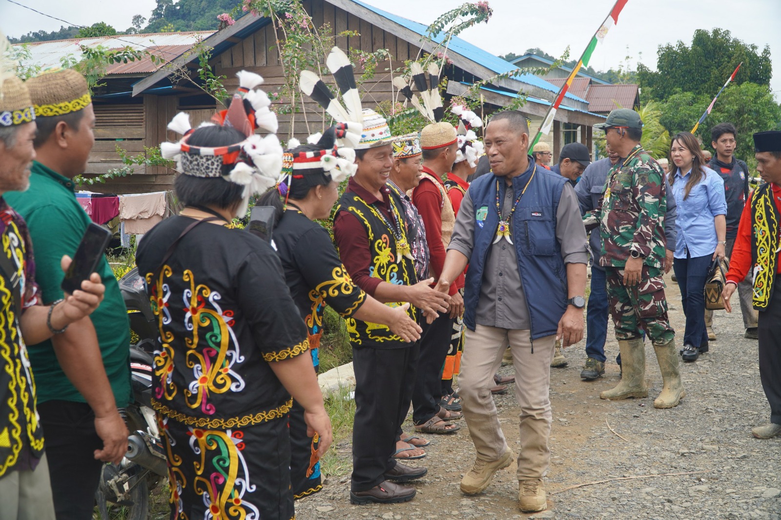 HUT ke-77 Desa Long Sam, Bupati Apresiasi Ketahanan Pangan dan Semangat Gotong Royong Warga